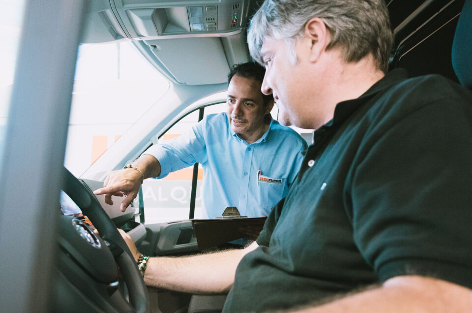 5 Diferencias entre conducir un coche y una furgoneta. ¿Las conoces?