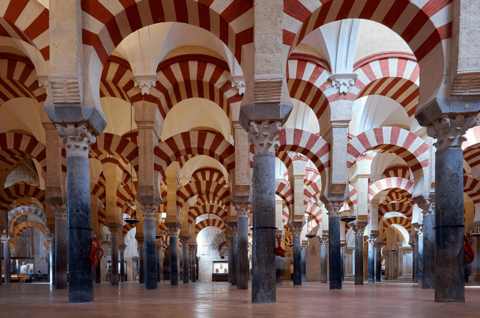 Conoce la Semana Santa Andaluza, alquila tu furgoneta con Iberfurgo