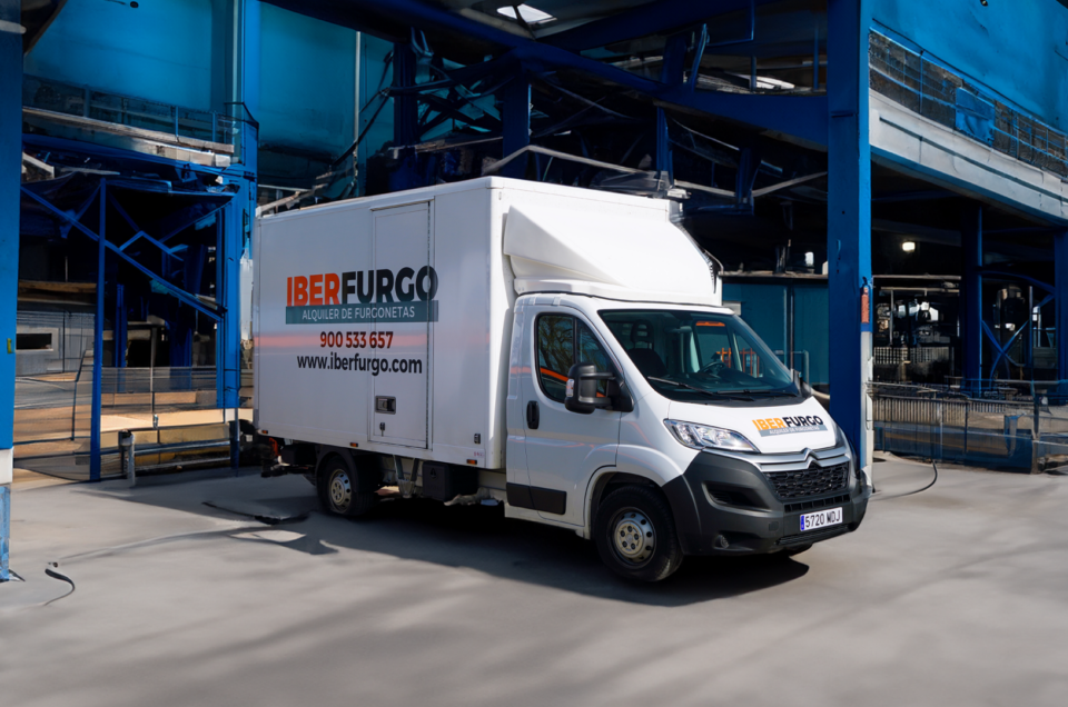 Tipos de furgonetas: guía por tamaño, uso y carnet necesario (2026)